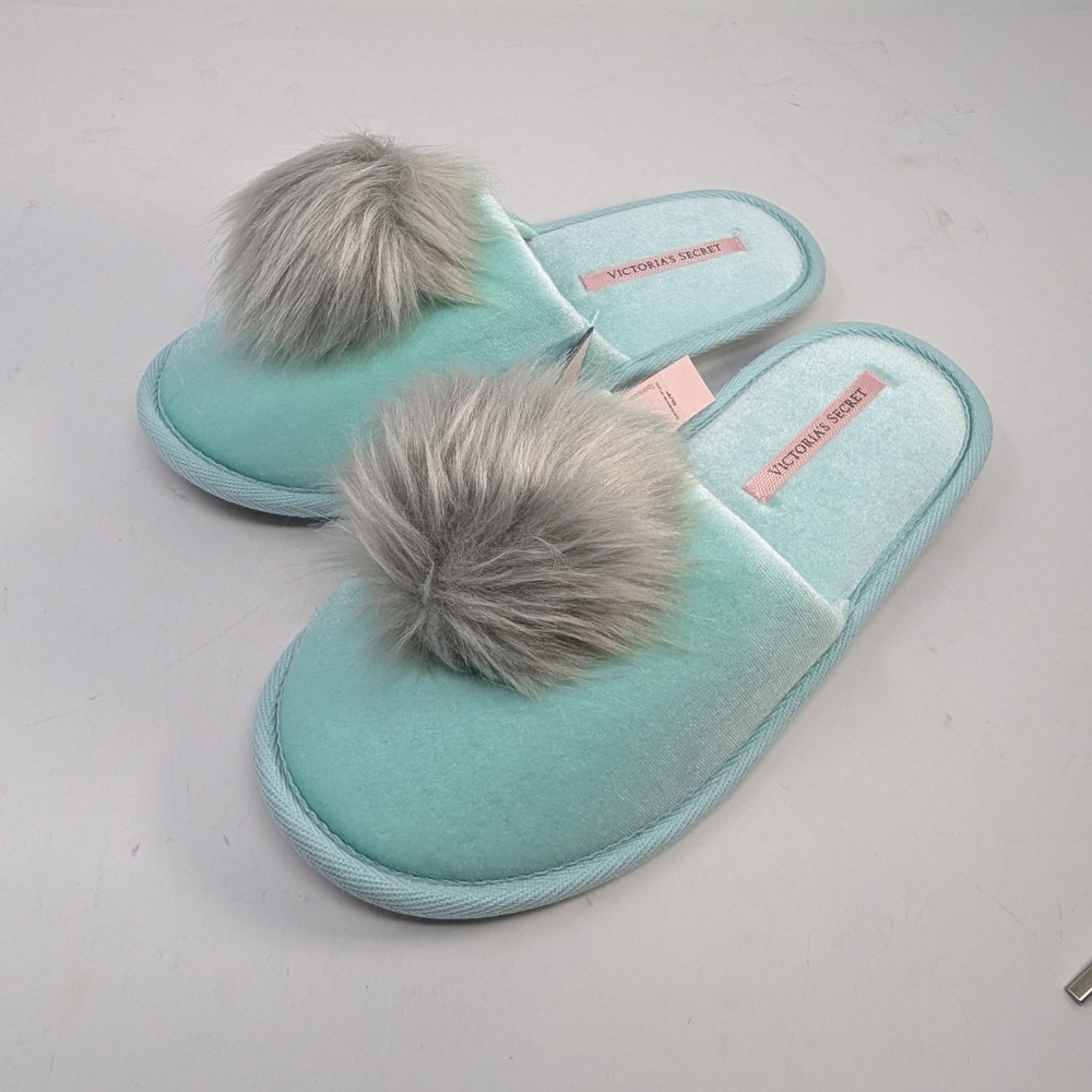 Victoria Secret Mint Green Pom Pom Slip-on House Shoe Slippers Size 5/6